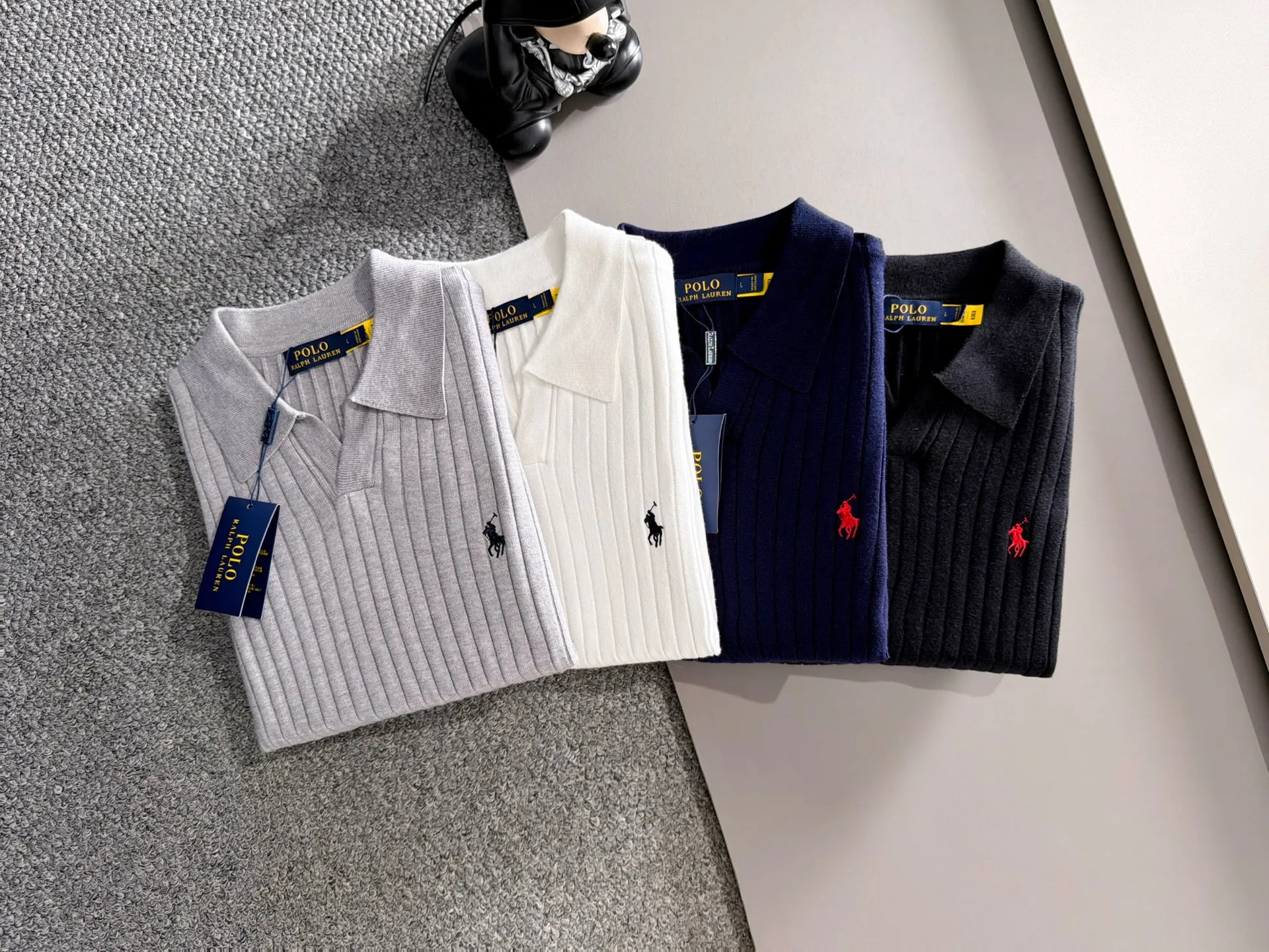 🛫🛫🛫High version Ralph Lauren 2026 autumn and winter New Arrival cardigan! High-quality imported fabrics and high-density knitting, Versatile sweaters are so handsome! Logo! More durable and less deformable. The counter version is a must-have for daily commuting. Light luxury. Premium products are simple, fashionable and elegant. Simple Versatile style does not look picky on the upper body. The upper body is stylish but not tight. Suitable for travel, leisure and other types of party occasions. Simple, neat and uncomplicated. Impeccable details. The design concept of brand elements embodies high quality. It feels delicate and soft and can be easily held in various styles. Classic fashion clothing, which is sought after every year, has become popular all over the world! ​Sizes:M-3XL